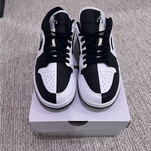 NIKE Air Jordan 1 Low Sneakers